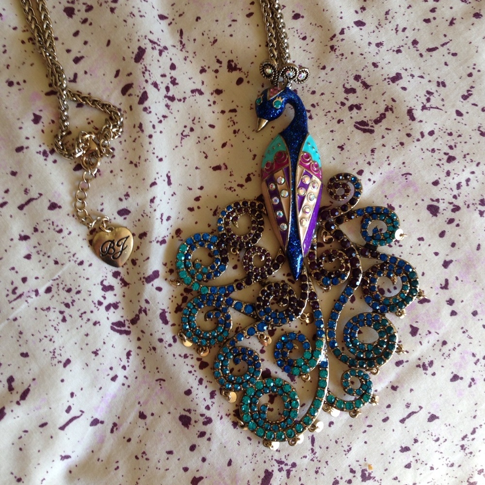 Gorgeous Betsey peacock long necklace, 5.5”by3.5🦚